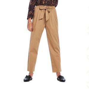 Tapered, cropped pant. Elastic, pull on style.